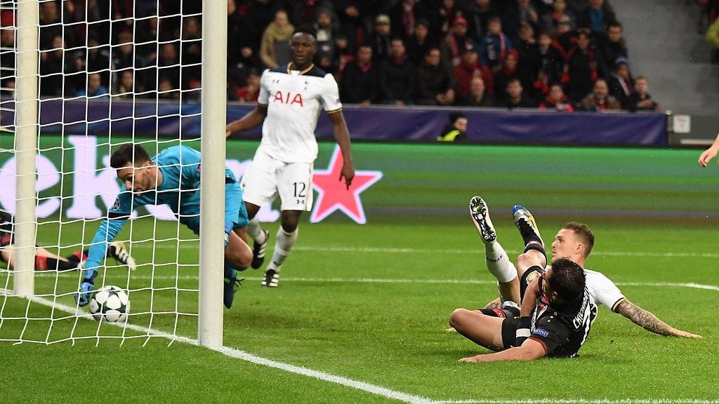Hugo Lloris oli mies paikallaan Tottenhamin tolppien välissä kihkeätempoisessa Mestarien liiga -pelissä Leverkusenia vastaan.
