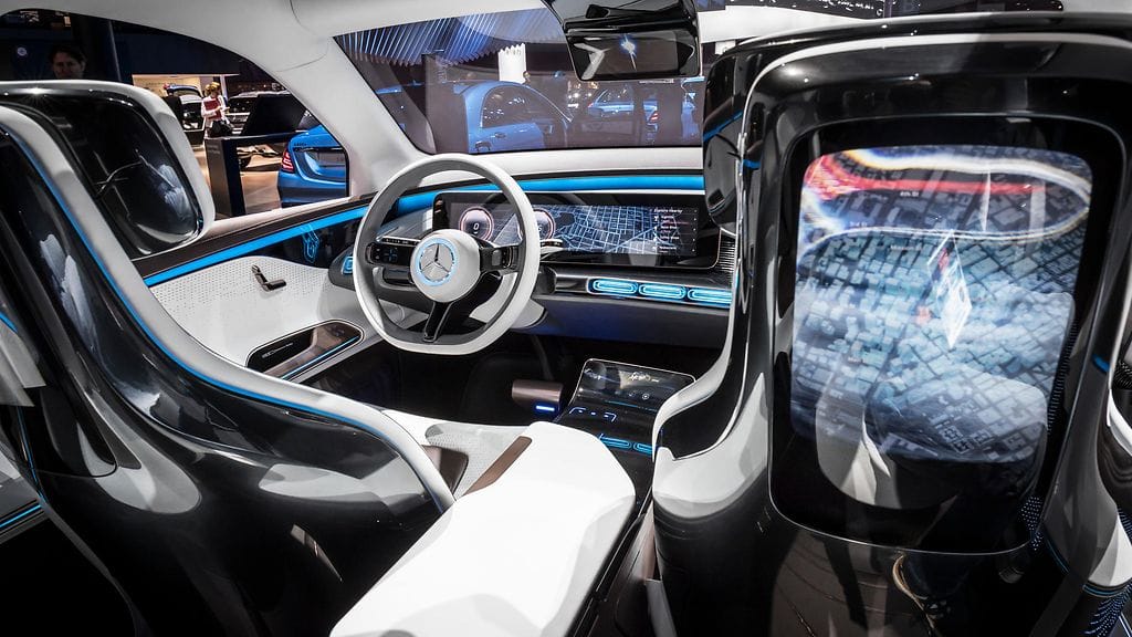 Mercedes-Benz esitteli Generation EQ -konseptiaan Pariisin kansainvälisessä autonäyttelyssä.