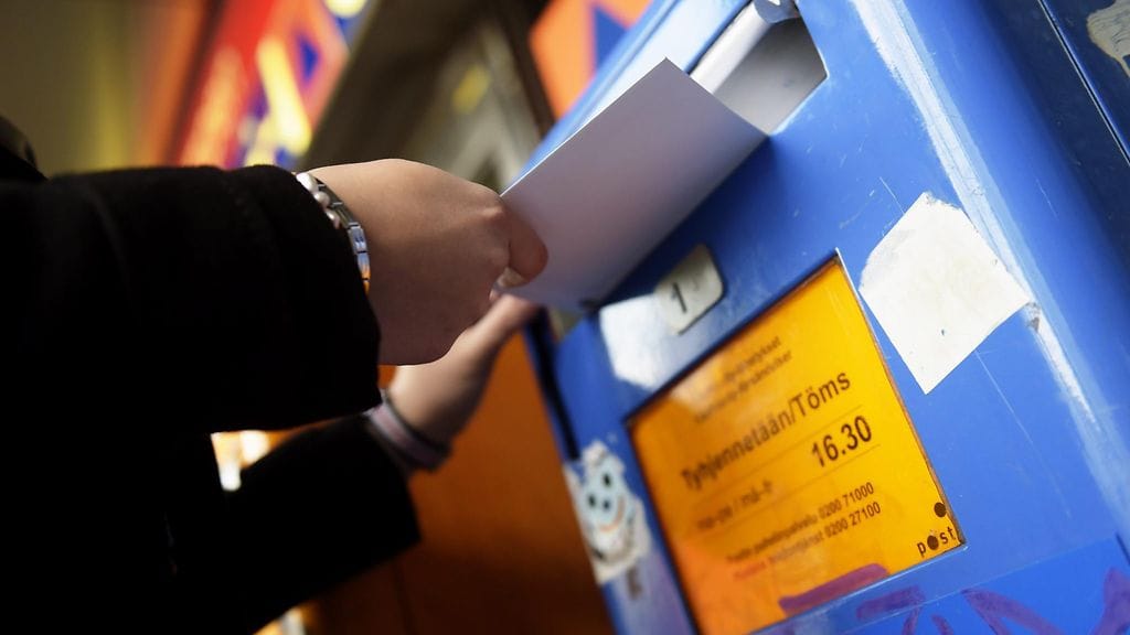 Postin mukaan sähköisen viestinnän yleistyminen vähentää postilähetysten jakelumääriä voimakkaasti.
