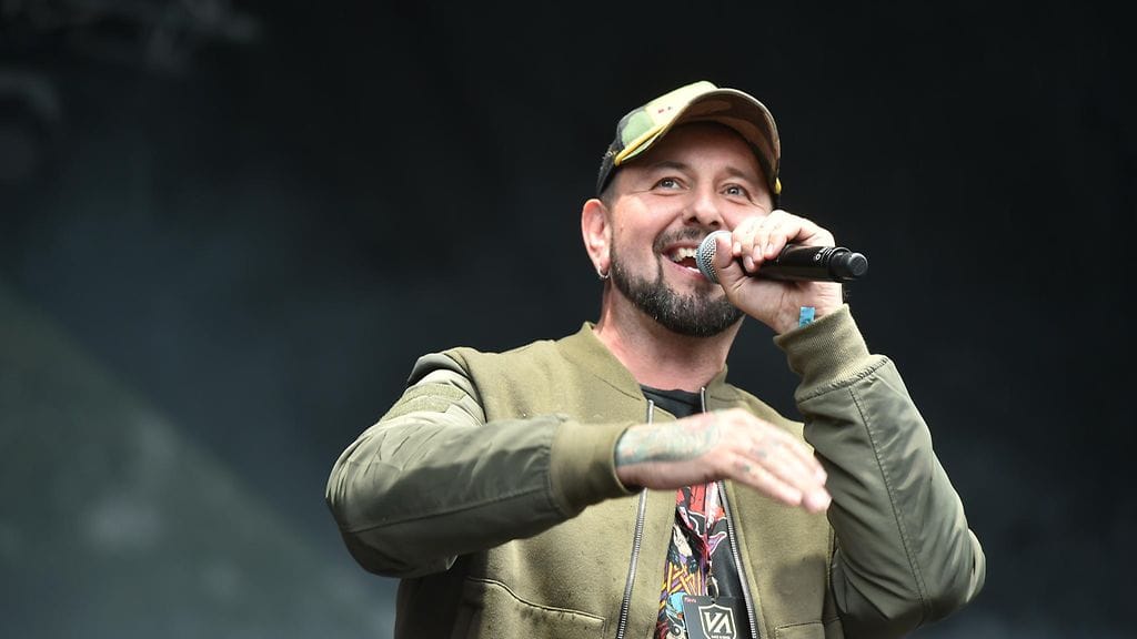 Juontaja Esko Eerikäinen.