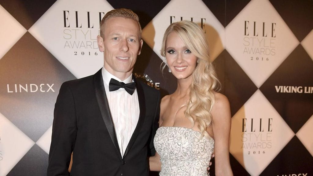 Jalkapalloilija Mikael Forssell ja hänen vaimonsa Metti Forssell Elle Style Awards -gaalassa 20. lokakuuta 2016. Metti Forssell palkittiin vuoden bloggaajana.