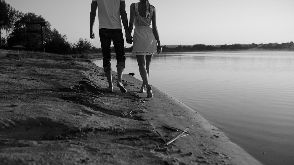 Lapsina toisensa tavannut pariskunta on kokenut yhdessä niin iloja kuin suruja.