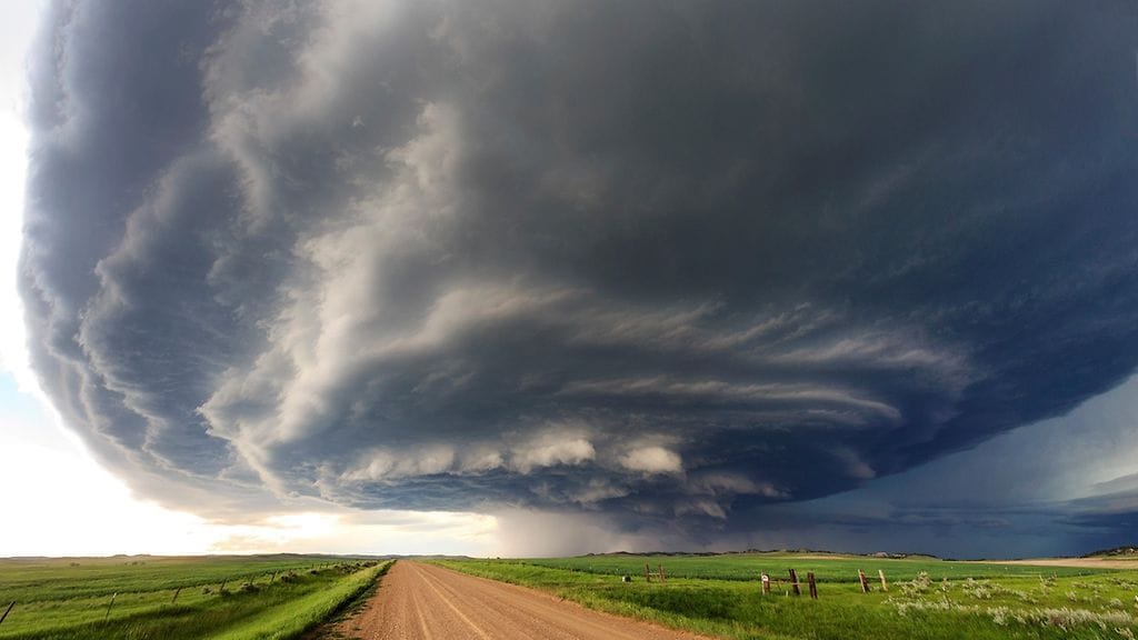 Arkistokuvaa tornadosta.