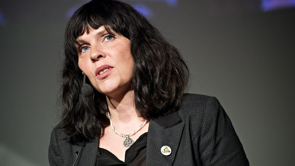 Yksi islantilaisen Piraattipuolueen perustajista ja kansanedustaja Birgitta Jonsdottir puhumassa Avoin Suomi 2014 -messuilla Helsingissä 15. syyskuuta 2014.