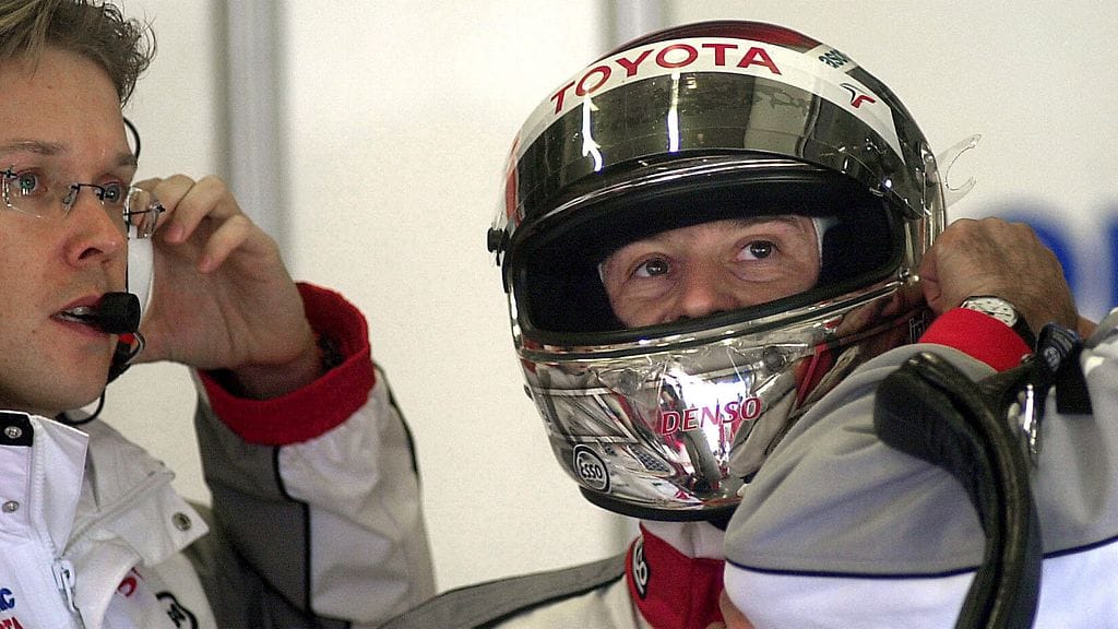 Ossi Oikarinen (vas.) toimi kaudella 2005 italialaisen Jarno Trullin kisainsinöörinä Toyotalla.