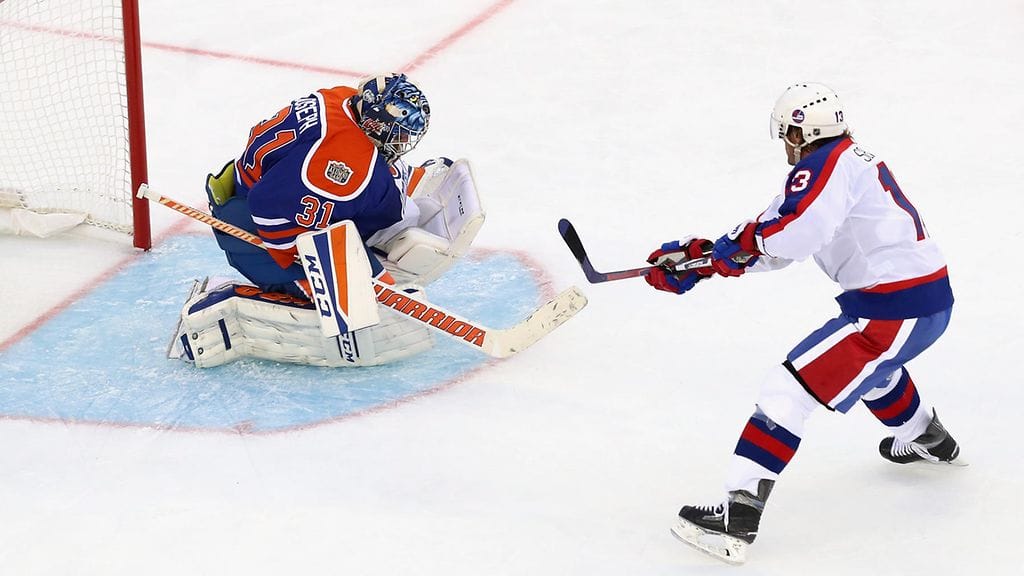 Curtis Joseph ei pystynyt estämään Teemu Selänteen aikeita.