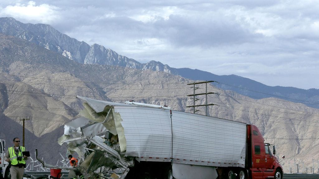 Bussin ja rekan kolari on yksi vakavimmista liikenneonnettomuuksista Kaliforniassa vuosikausiin.