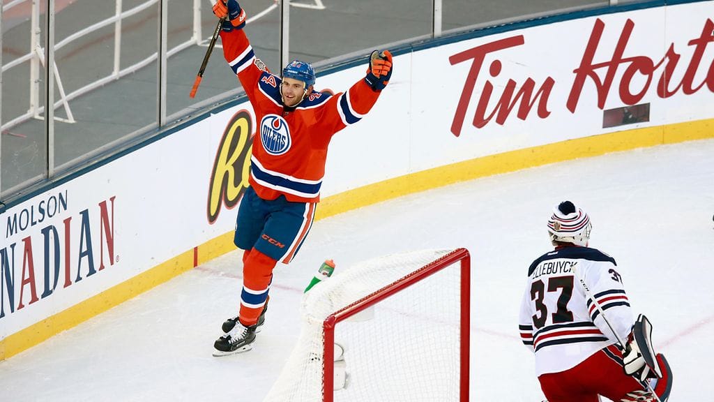 Edmontonin Zack Kassian rankaisi Patrik Laineen kiekonmenetyksestä.