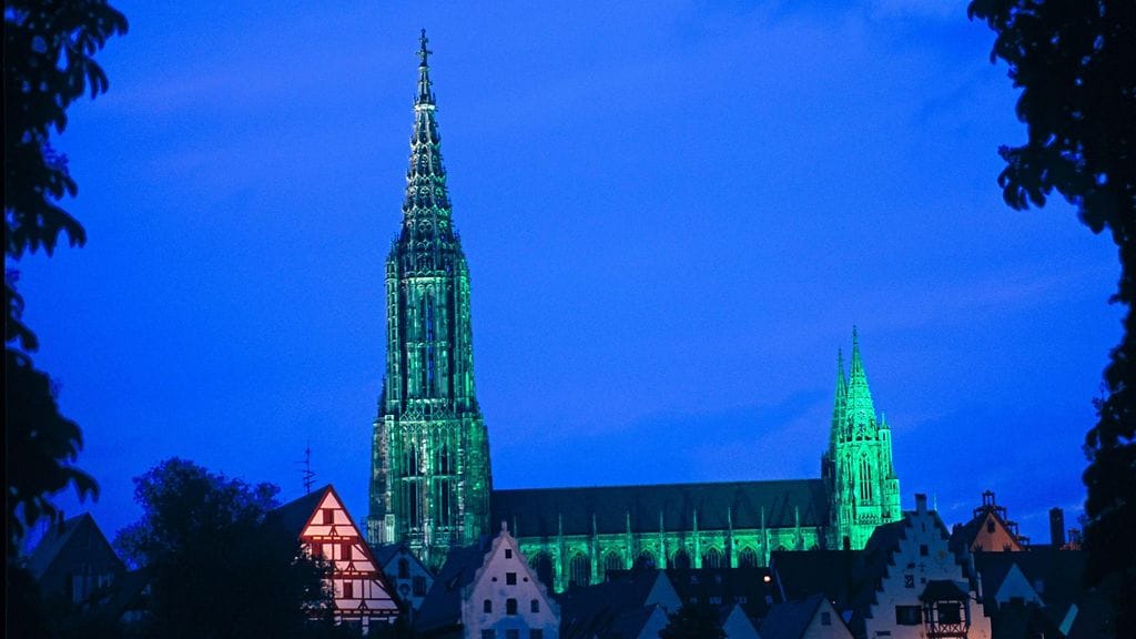 Ulmin tuomiokirkko on komean näköinen, mutta se ei kestä jatkuvaa virtsaamista.