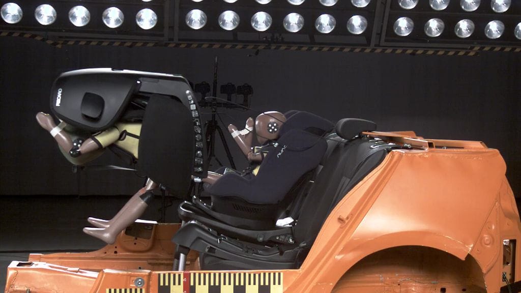 Recaro Optia -istuin irtosi etutörmäystestissä telakastaan ja jatkoi matkaansa.