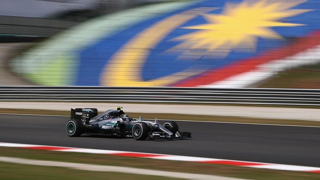 Mercedeksen Nico Rosberg vauhdissa Sepangin radalla vajaa kuukausi sitten.