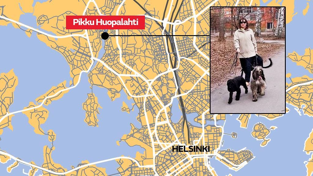 Kartalla merkitty paikka, jossa onnettomuus tapahtui. Kuvassa onnettomuuteen joutuneen naisen koirat sekä hänen siskonsa.