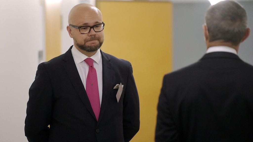 Kaivosyhtiö Terrafame Groupin toimitusjohtaja Matti Hietanen (vas.) oli eduskunnan talousvaliokunnan kuultavana Helsingissä 25. lokakuuta 2016.