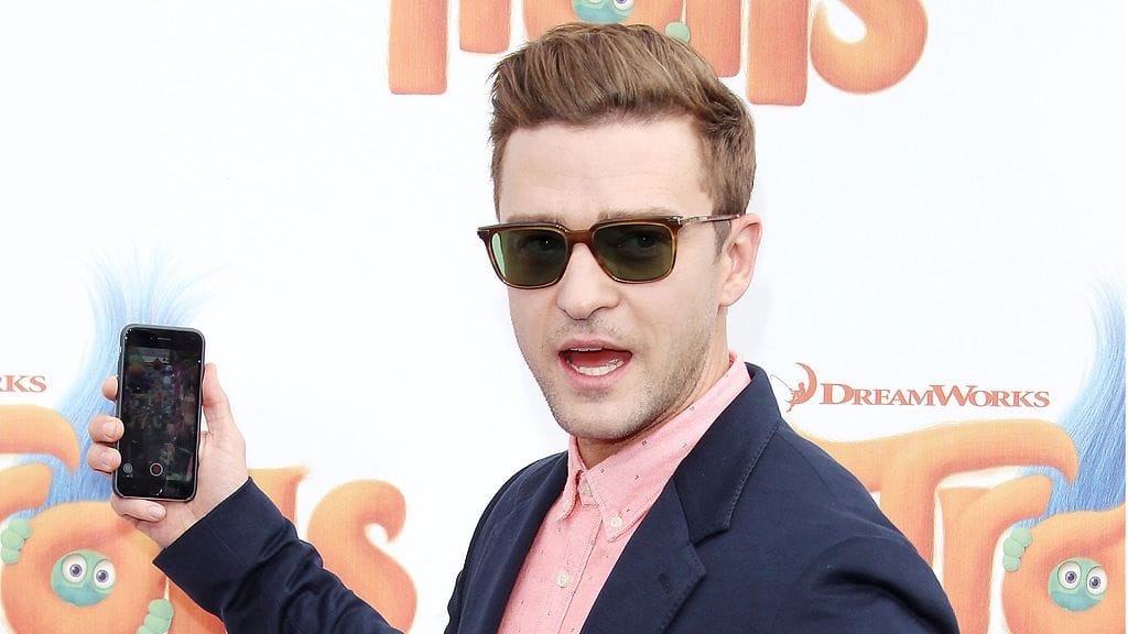 Justin Timberlake on ahkera somettaja. Laulaja esiintyi kännykkä kädessä myös uuden elokuvansa ensi-illassa.