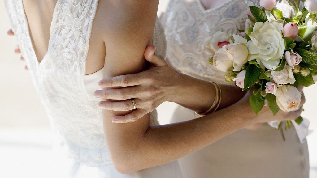 Sydänoire voi iskeä esimerkiksi häissä onnen liikutuksesta.