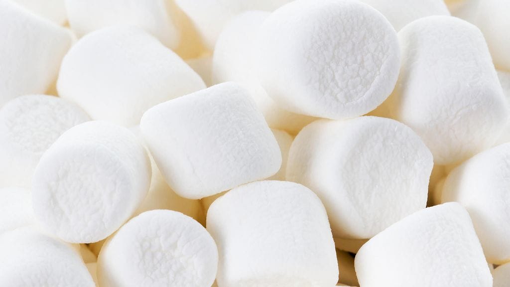 Vaahtokarkkeja voi valmistaa myös itse.