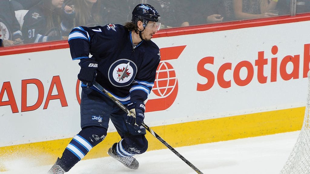 Keaton Ellerby Winnipeg Jetsin paidassa.