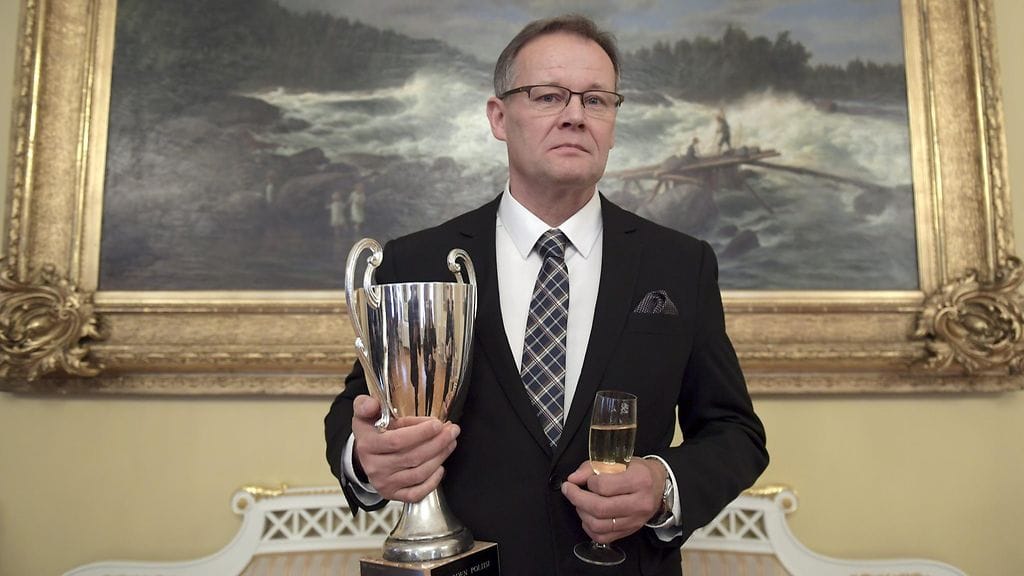 Rikosylikonstaapeli Hannu Kangas Länsi-Uudenmaan poliisilaitoksesta palkittiin Suomen poliisin 200-vuotisjuhlavuoden Vuoden poliisina Helsingissä 27. lokakuuta 2016.