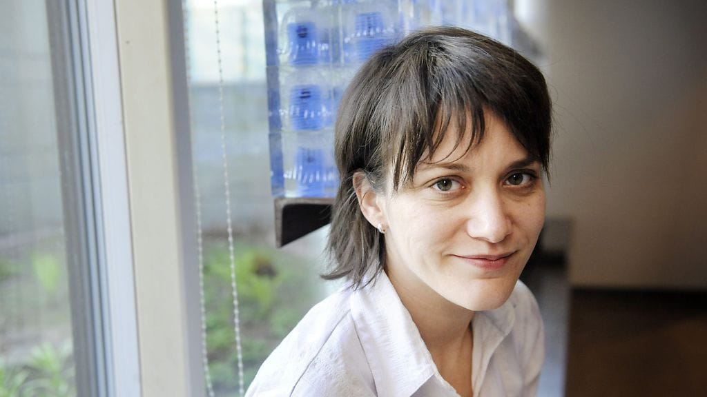 Johanna Freundlich on ohjannut  kulttimainetta saavuttaneen palkitun Angels in America teatteriesityksen.