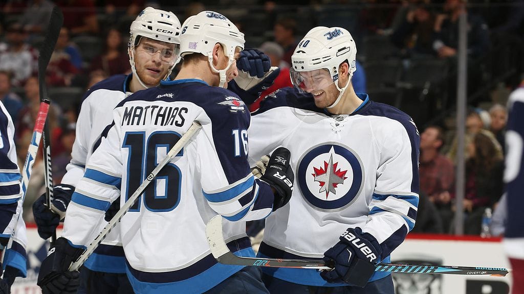 Joel Armia (oik.) juhli voittomaalia.