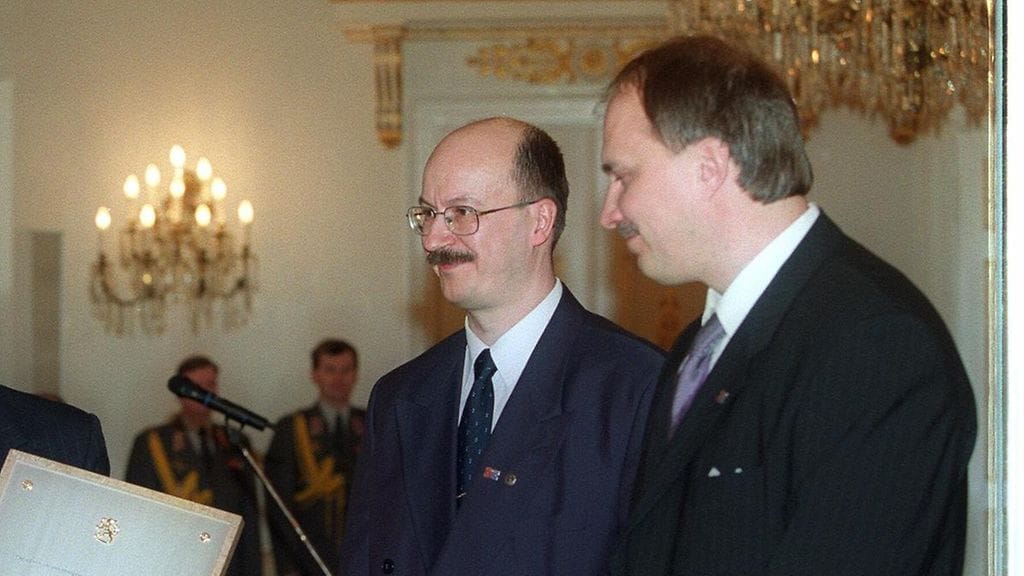 Hildén kuvassa vasemmalla.