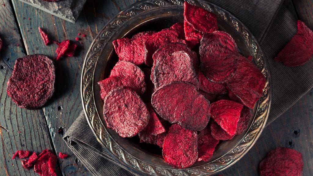 Punajuurisipsit ovat herkullisen ohuita ja rapeita.