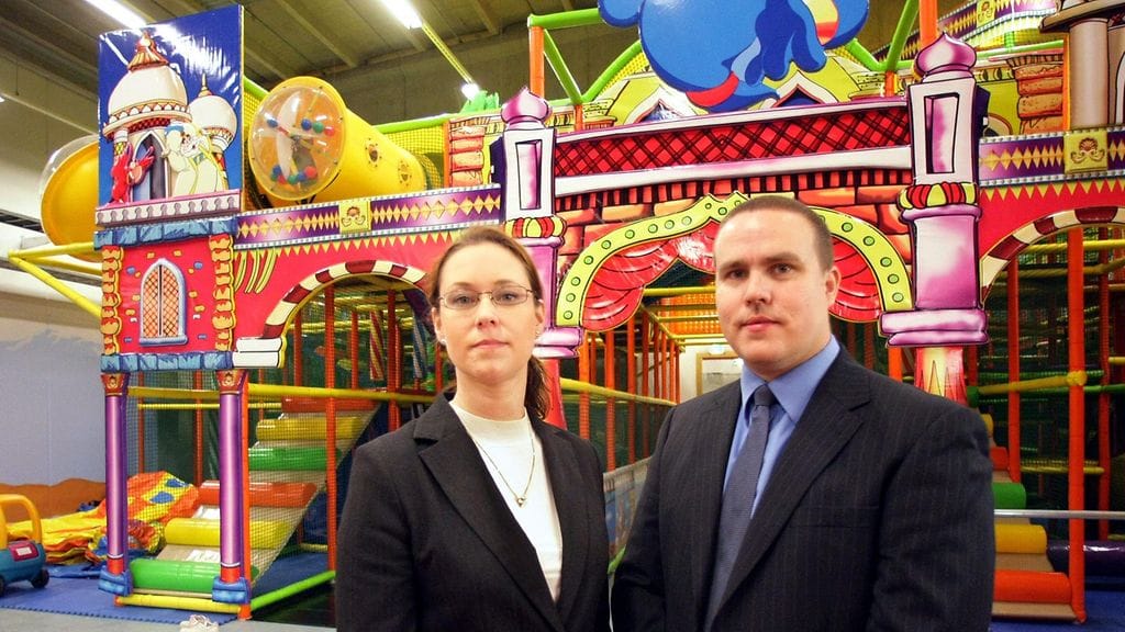 HopLop Oy:n toimitusjohtaja Maarit Pulkki (vas.) ja hallituksen puheenjohtaja Tomi Pulkki.