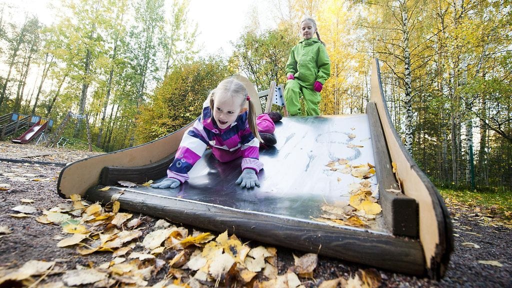 Yhdysvaltalaistutkimuksen mukaan jopa 14 prosenttia lasten sääriluun murtumista on liukumäen laskun aiheuttamia.