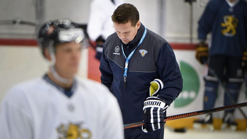 Lauri Marjamäki veti Leijonien harjoituksia Helsingissä keskiviikkona.