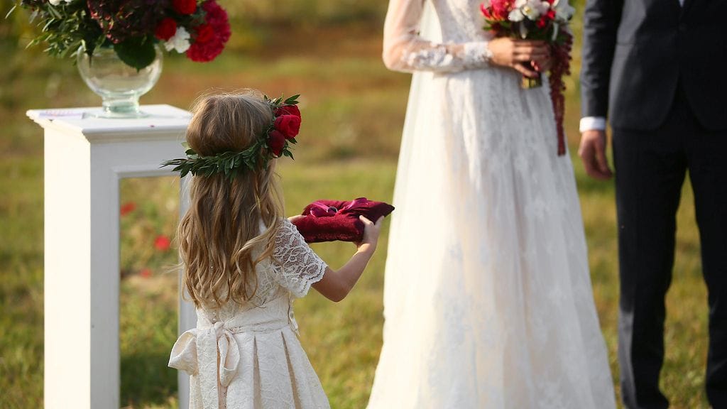 Tyttö liikuttui syvästi kysymyksestä, jonka hänen isäpuolensa hänelle esitti.