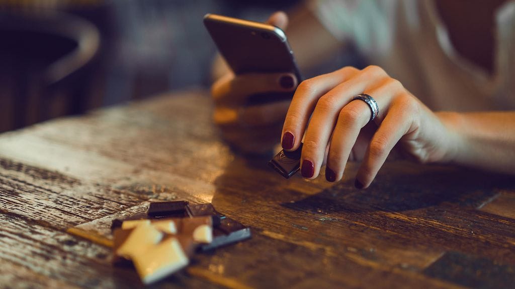 Kiinalaisnainen myi poikaystäviltään saamat iPhone 7 -puhelimet ostaakseen oman asunnon.