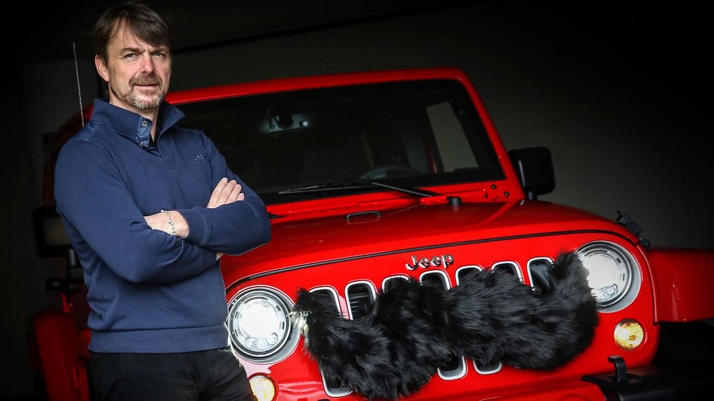 Jeep-pomo Mike Manley on mukana Jeepin Movember-kampanjassa omine partakarvoineen.