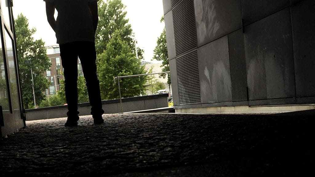 Asiantuntijan mukaan peruskoulu ei anna monille pojille tarpeeksi taitoja selviytyä eteenpäin. Heitä auttaisi saamaan toisen asteen tutkinnon, jos teoreettista opetusta olisi vähemmän ja käytännön opetusta enemmän.