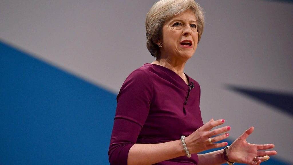 May painotti, että parlamentin on hyväksyttävä kansan tahto.