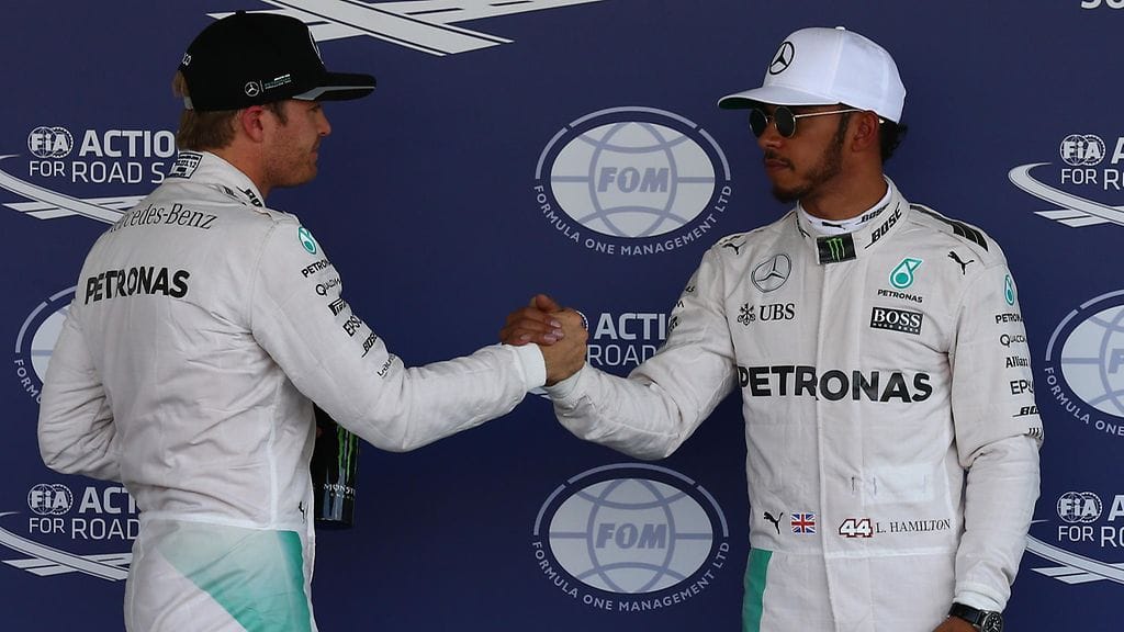 Nico Rosbergin ja Lewis Hamiltonin taistelu käy kuumana.