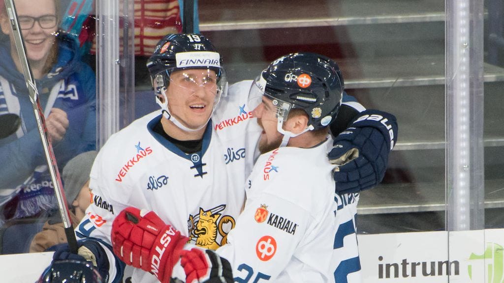 Veli-Matti Savinainen ja Pekka Jormakka tarjosivat Leijonille harvoja ilonaiheita.