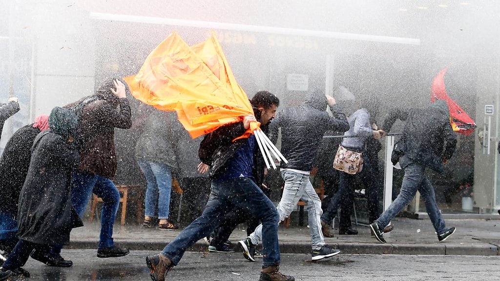 Kurdit osoittivat mieltään hallintoa vastaan Turkissa viime vuonna.