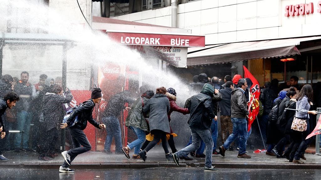 Kurdimielenosoitus Turkki Istanbul 5.11