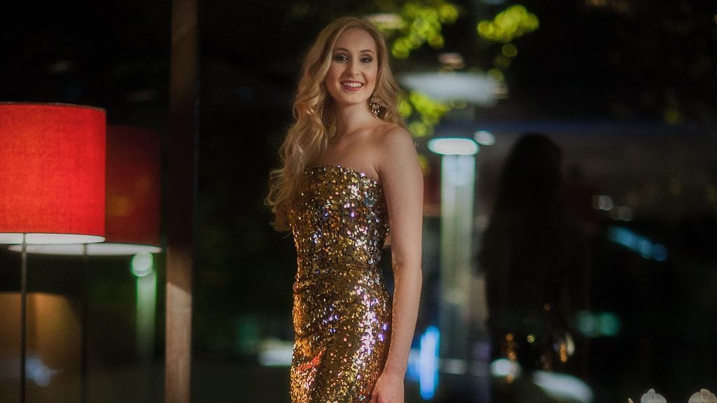 Anna Merimaa voitti kansainvälisen mallikisan. Asu: Jukka Rintala Kuva: Esko Anttikoski.