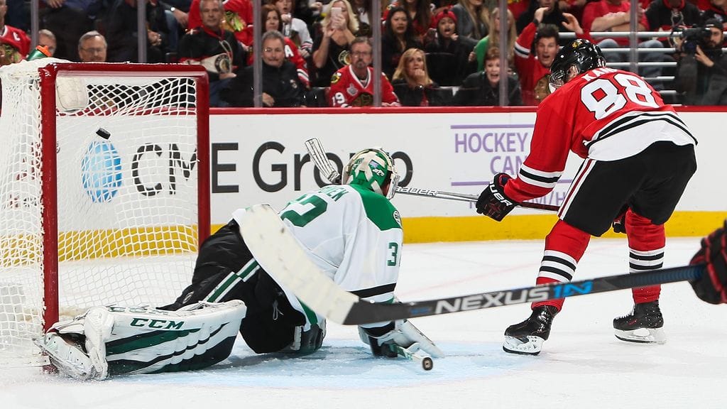 Kari Lehtonen ei pystynyt estämään Patrick Kanen yritystä.