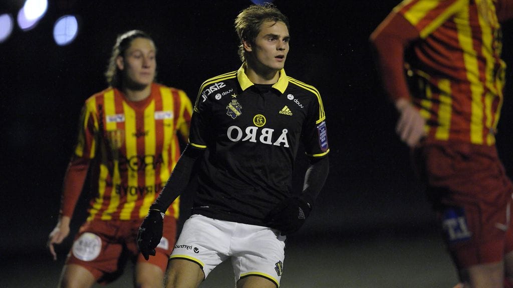 Sakari Tukiainen kävi testijaksolla ruotsalaisessa AIK:ssa 2014, muttei saanut sopimusta seuraan.