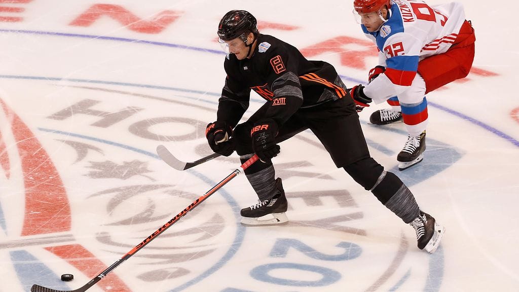 Jacob Trouba on pelannut viimeksi World Cupissa. Hän edusti Pohjois-Amerikan nuorten tähtien joukkuetta.