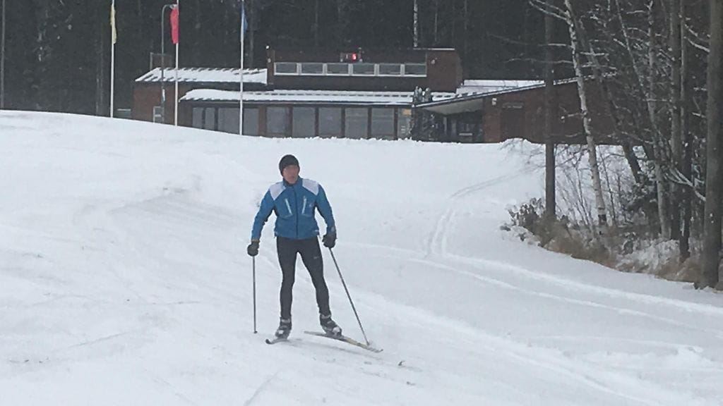 Hiihtäjä Paloheinässä