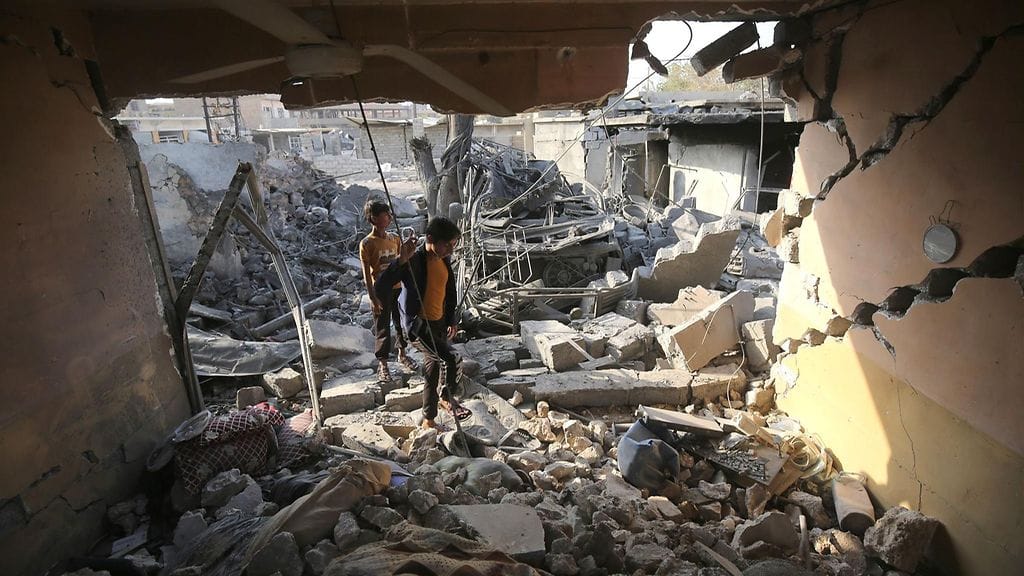 Irakin joukot ilmoittivat eilen saaneensa Mosulin eteläosassa sijaitsevan Hamam al-Alilin kaupungin kokonaan haltuunsa.