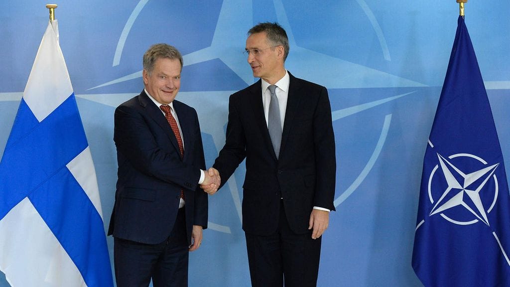 Presidentti Sauli Niinistö vieraili Brysselissä Naton päämajassa. Vierellä pääsihteeri Jens Stoltenberg.