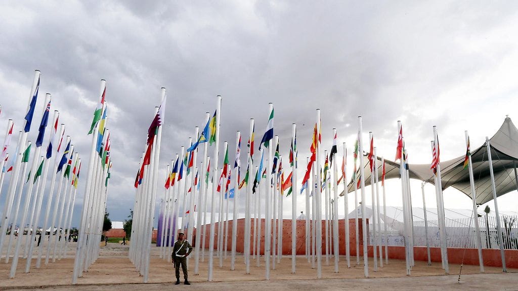 Eri osanottajamaiden liput liehuivat Marrakechin ympäristökokouksessa Marokossa kuun alussa.