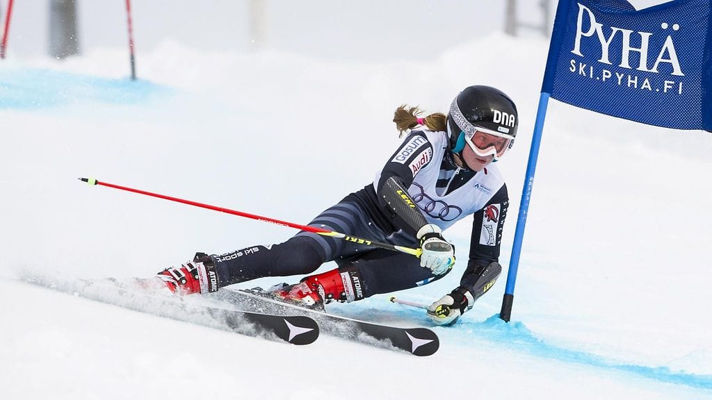 Riikka Honkanen haastaa maailman huiput tutussa rinteessä.