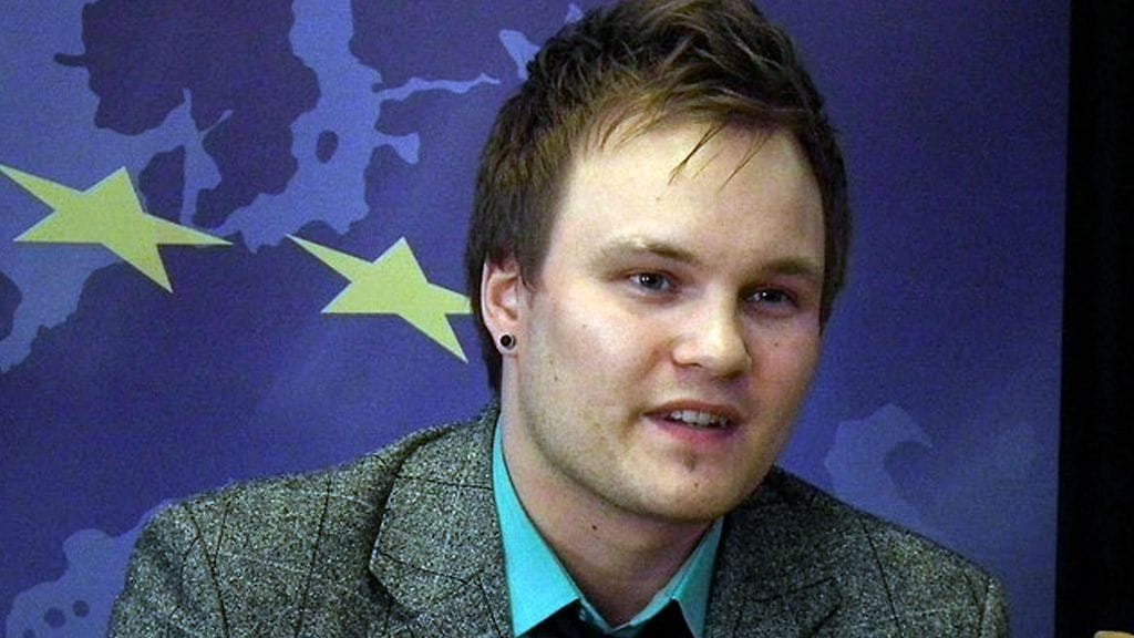 Aleksi Eskelinen (kuvassa) on kaupunginvaltuutettu Kuopiossa. Hän on kansanedustaja Markku Rossin avustaja.