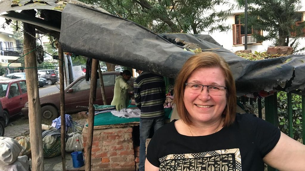 Kuvassa suomalainen ilmanlaatuasiantuntija Maija Virta Delhissä.