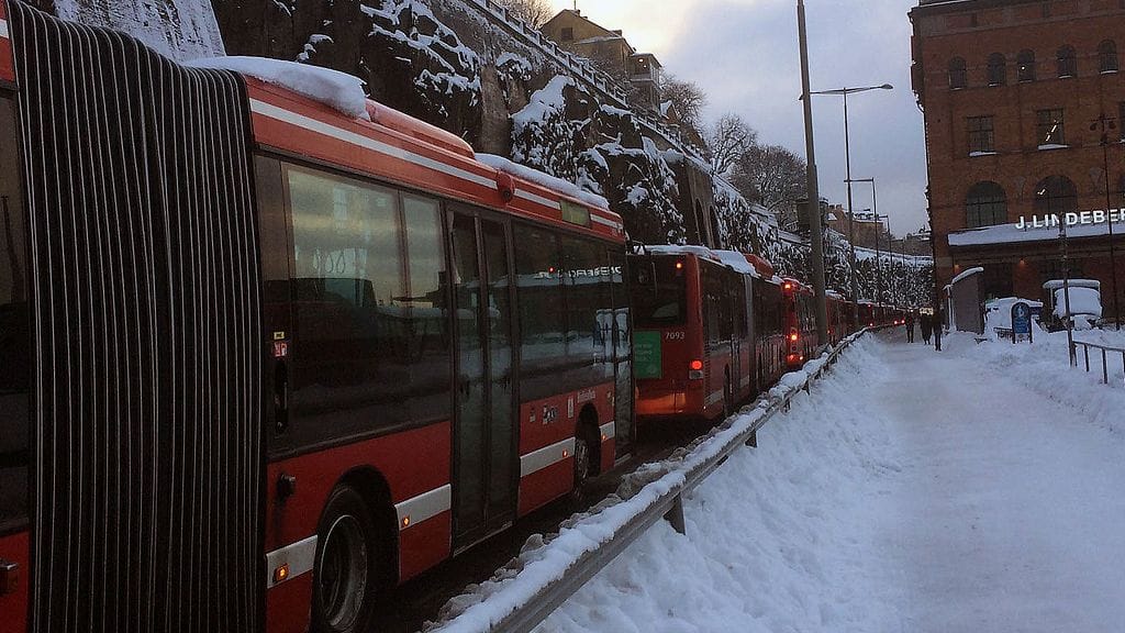 Bussijononja Slussenin asemalle
